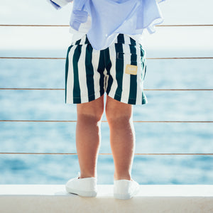 Green and White Boys Swimshorts (Rayures d'émeraude)